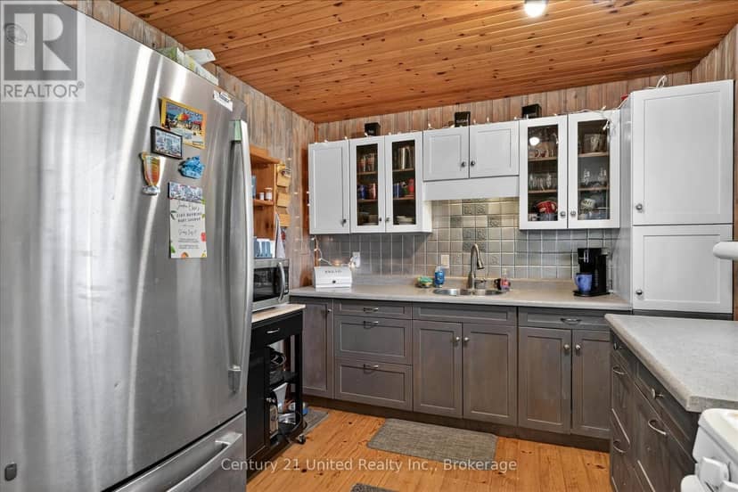 90 Bowen Road — photo 17 of 40