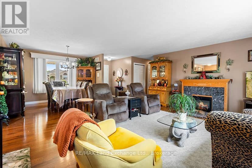 785 Woodland Drive — photo 4 of 40