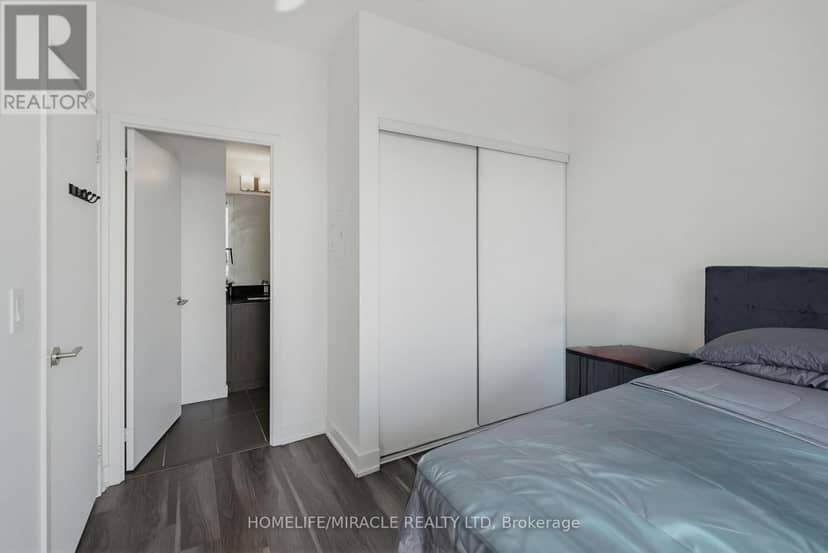 605 - 859 The Queensway — photo 12 of 20