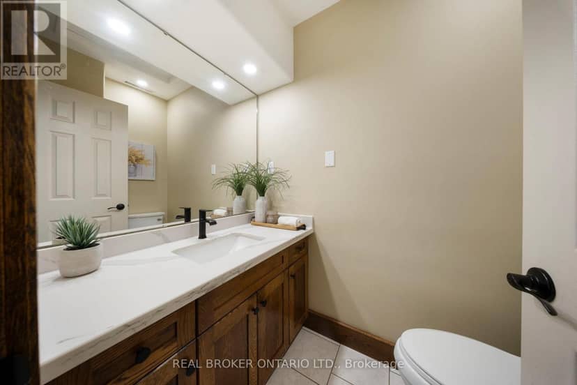 182 Governors Road E — photo 11 of 40