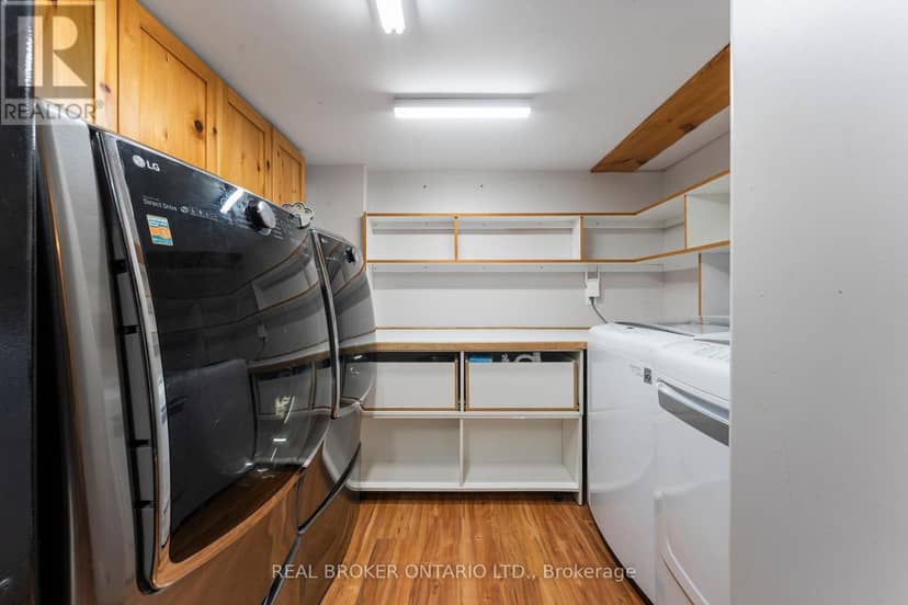 182 Governors Road E — photo 21 of 40
