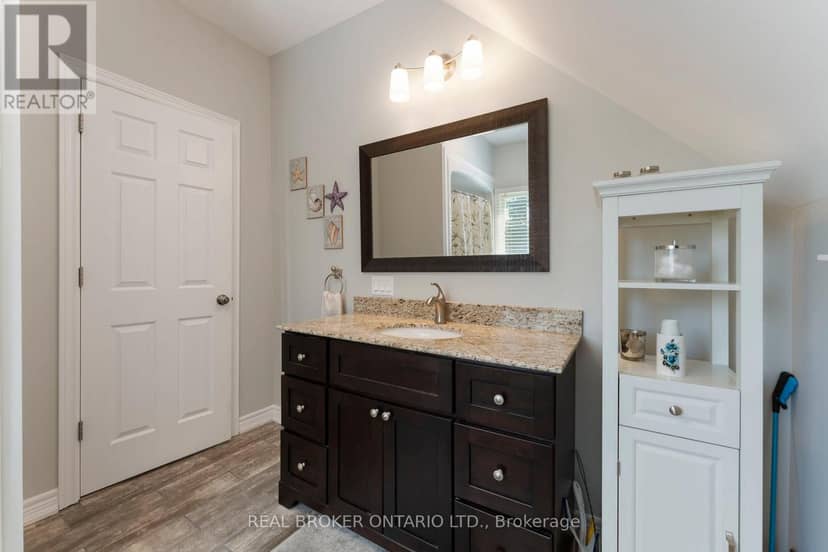 182 Governors Road E — photo 31 of 40