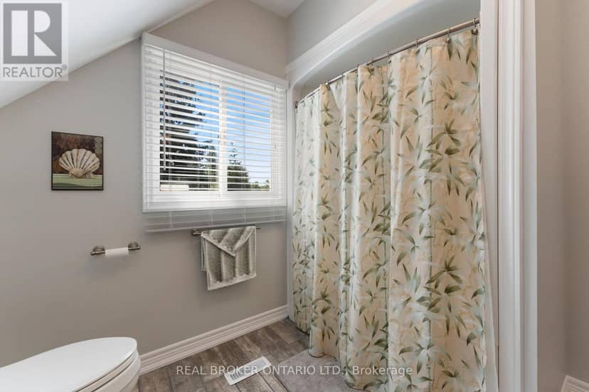182 Governors Road E — photo 32 of 40