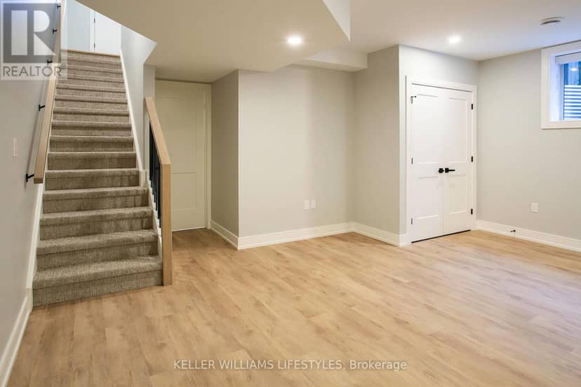 121 Cathcart Street — photo 20 of 31