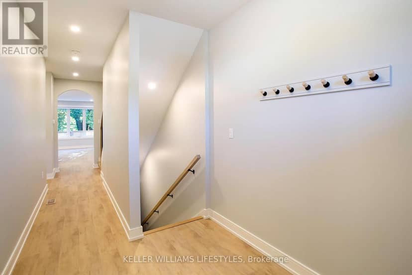 121 Cathcart Street — photo 9 of 31