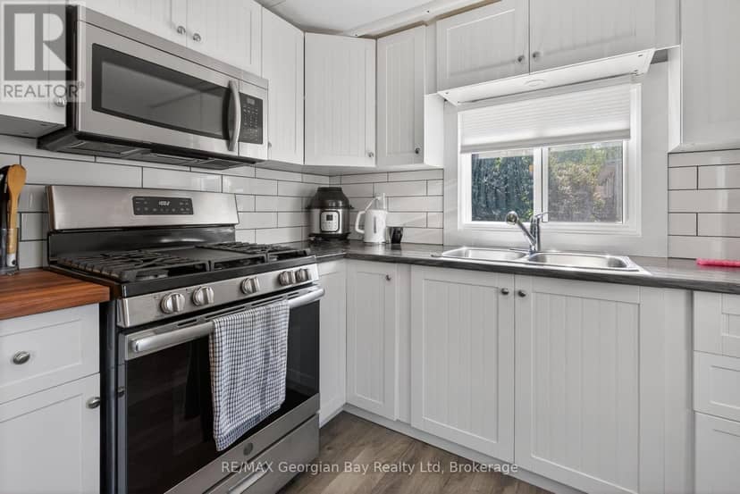 24 Lakeshore Road — photo 5 of 25