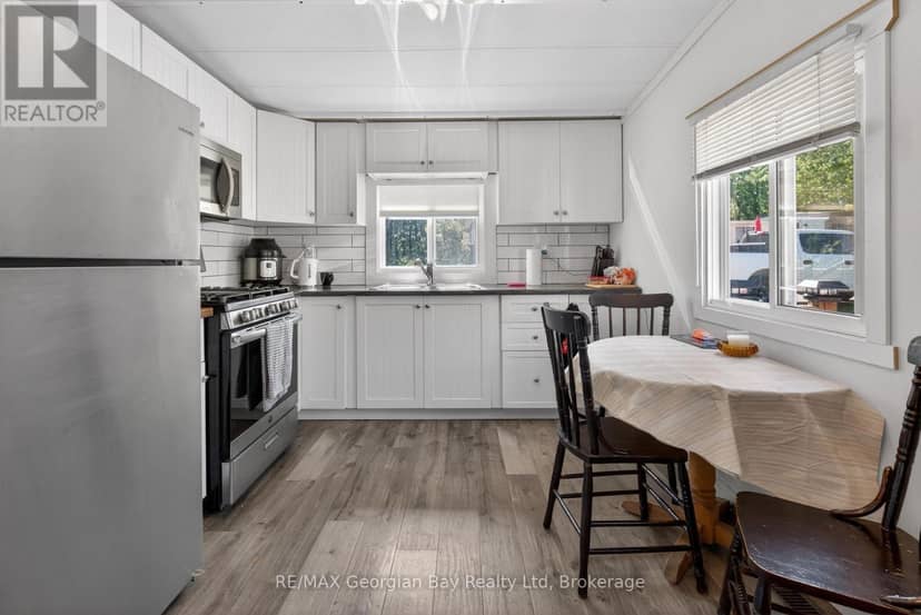 24 Lakeshore Road — photo 4 of 25