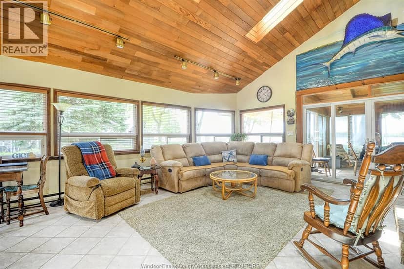 1047 FRONT ROAD South — photo 7 of 40