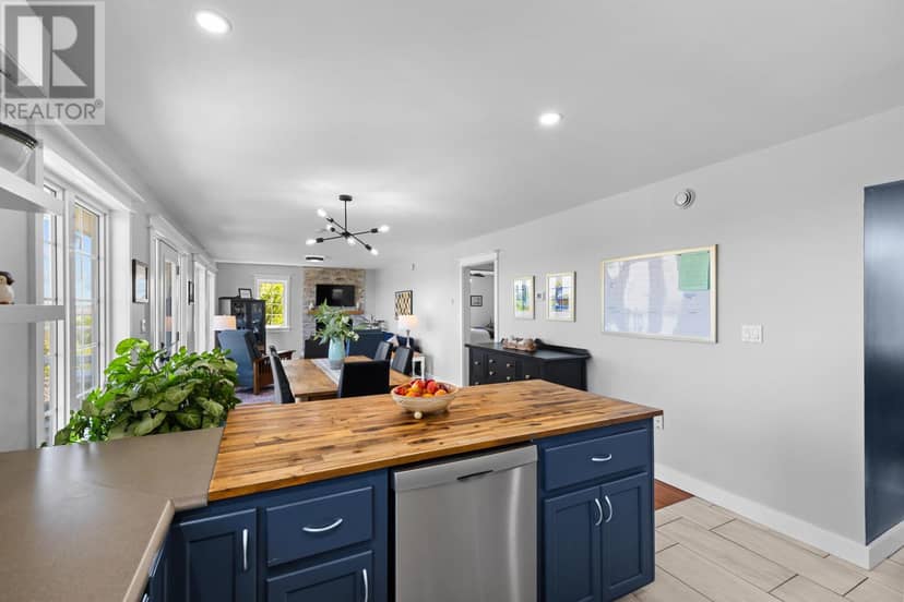 136 New London Road — photo 14 of 40