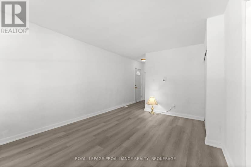 468-470 Victoria Street — photo 10 of 40