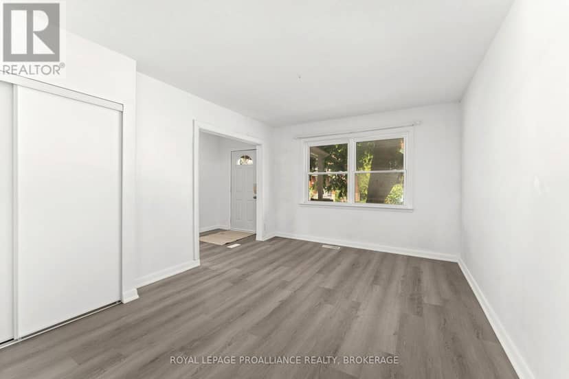 468-470 Victoria Street — photo 11 of 40
