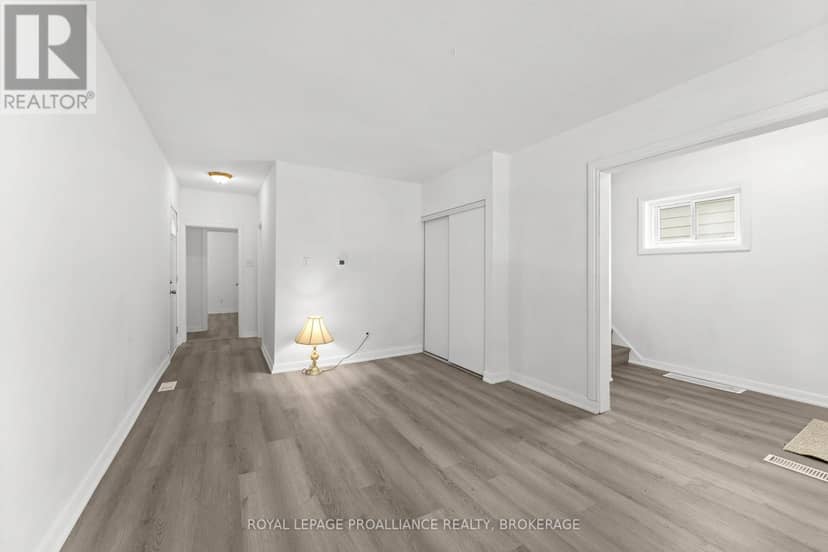 468-470 Victoria Street — photo 12 of 40