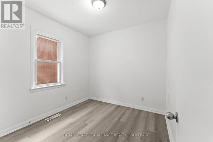 468-470 Victoria Street — photo 17 of 40