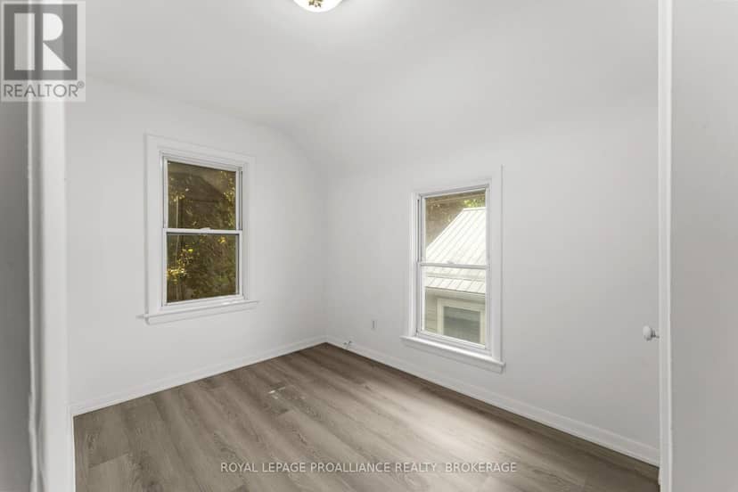 468-470 Victoria Street — photo 32 of 40