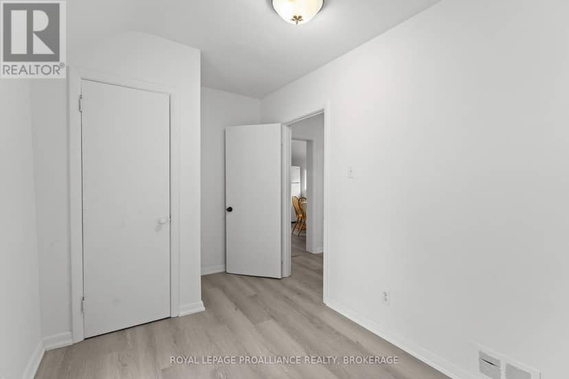 468-470 Victoria Street — photo 33 of 40