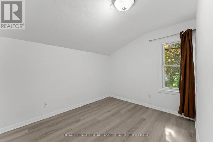 468-470 Victoria Street — photo 36 of 40