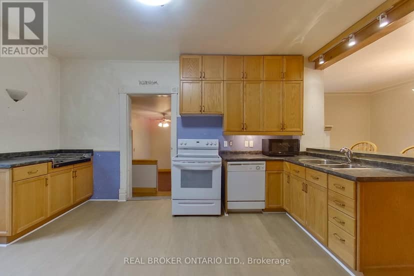 104 Isla Street — photo 10 of 35