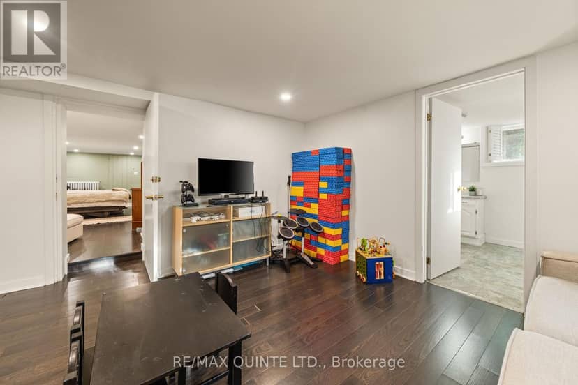 126 Dufferin Avenue — photo 35 of 40