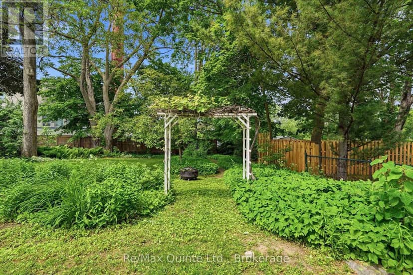 126 Dufferin Avenue — photo 4 of 40