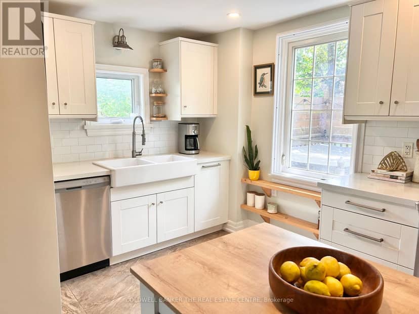 35 Grove Street E — photo 4 of 19