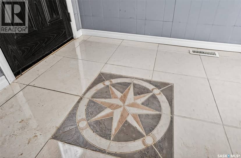 174 Ominica STREET W — photo 26 of 40