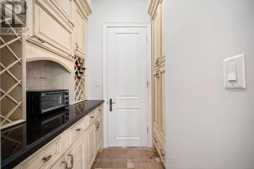 466A Ellerslie Avenue — photo 13 of 40