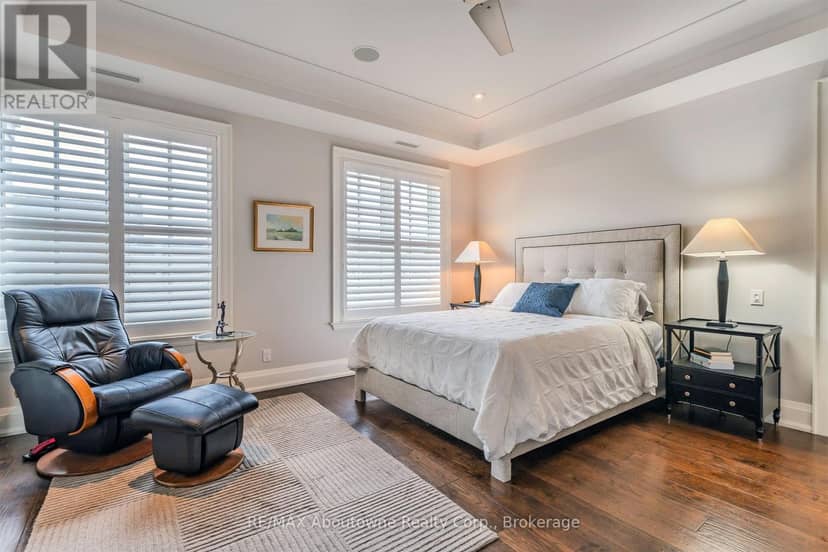 402 - 253 Church Street — photo 17 of 31