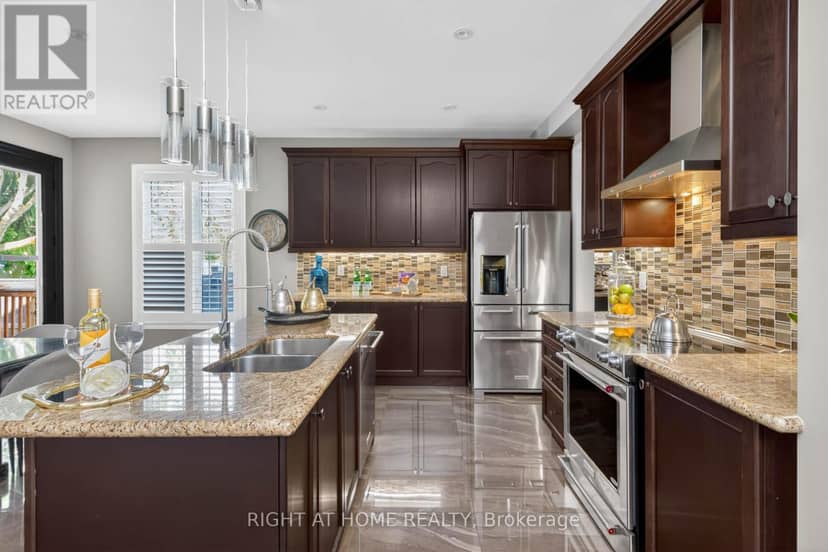 80 Sharpe Crescent — photo 11 of 40