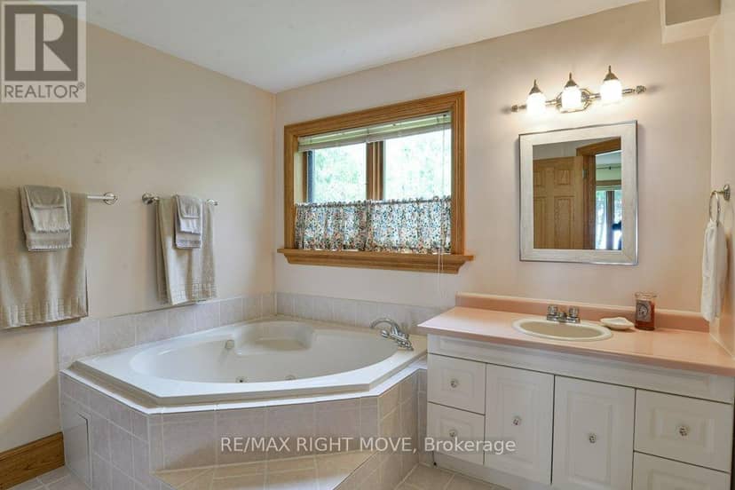 3866 Glenrest Drive — photo 25 of 40