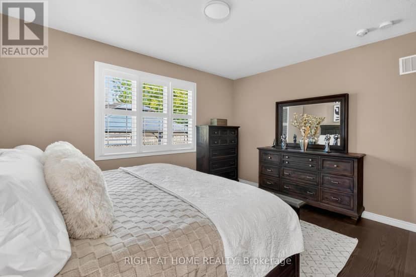 80 Sharpe Crescent — photo 21 of 40