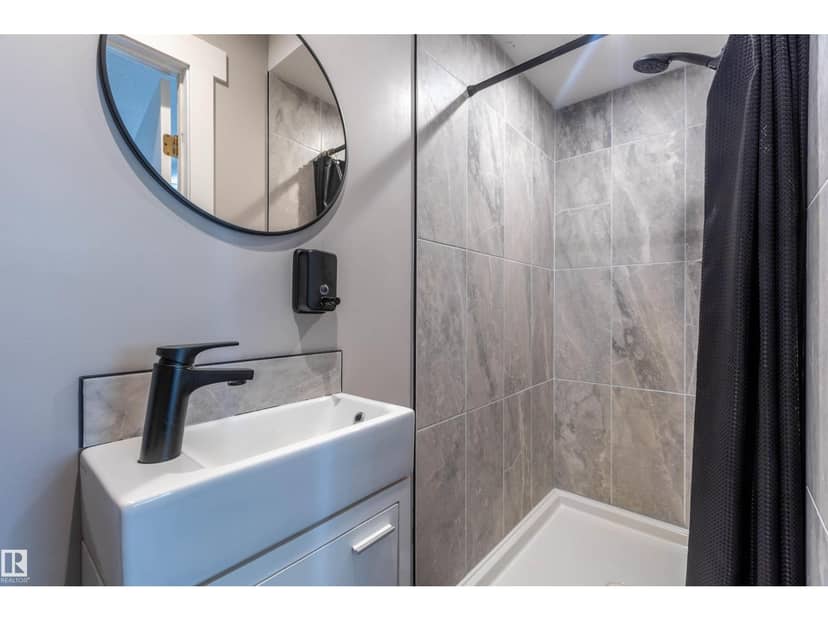 5115 49 AV — photo 32 of 40