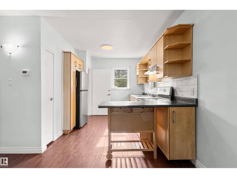 11605 91 ST NW — photo 9 of 40