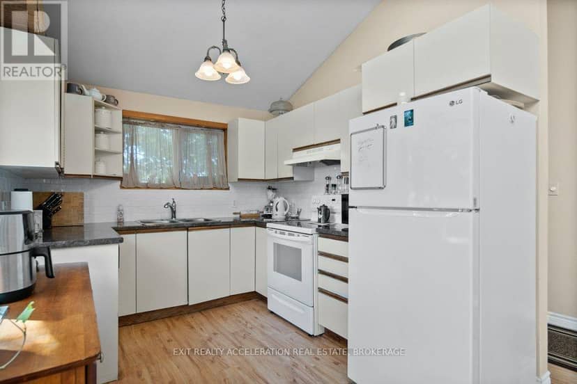 122 Bayview Drive — photo 10 of 40