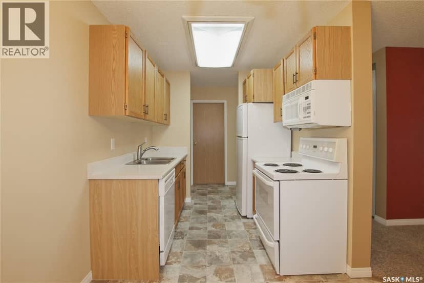 205 1130 9th AVENUE NE, Swift Current, photo 2