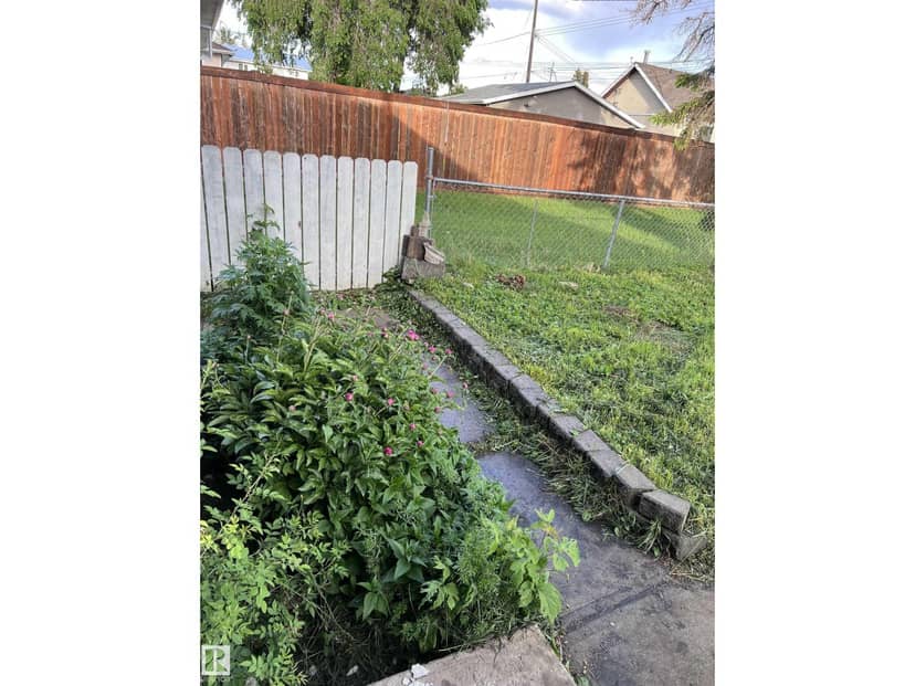 11911 133 AV NW — photo 32 of 37