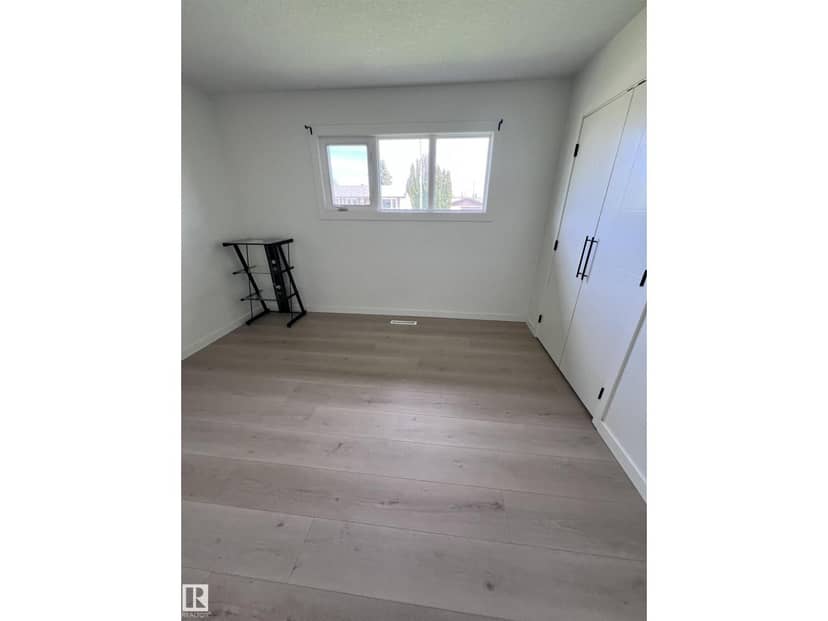 11911 133 AV NW — photo 11 of 37