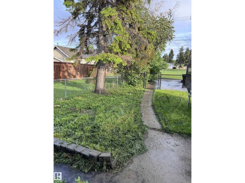 11911 133 AV NW — photo 33 of 37