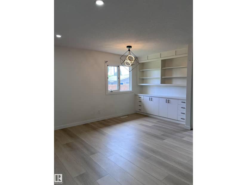 11911 133 AV NW — photo 14 of 37