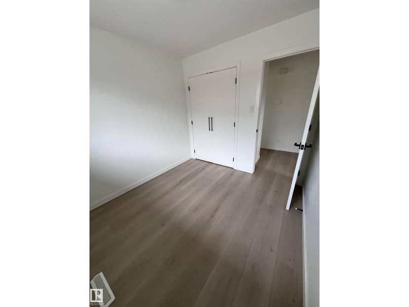 11911 133 AV NW — photo 13 of 37