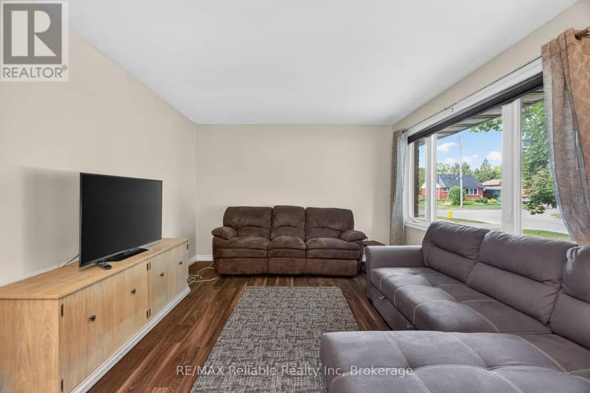 182 Jarvis Street S — photo 4 of 40