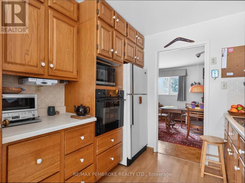 98 Glendale Avenue — photo 18 of 34