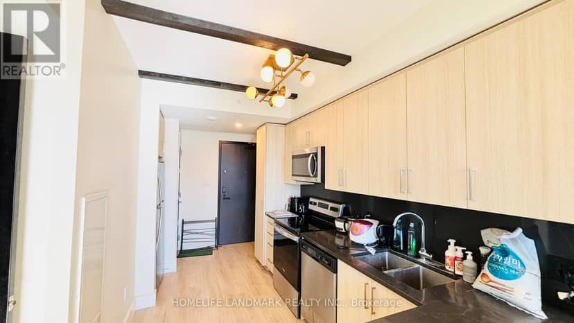 1536 - 145 Columbia Street W — photo 2 of 40