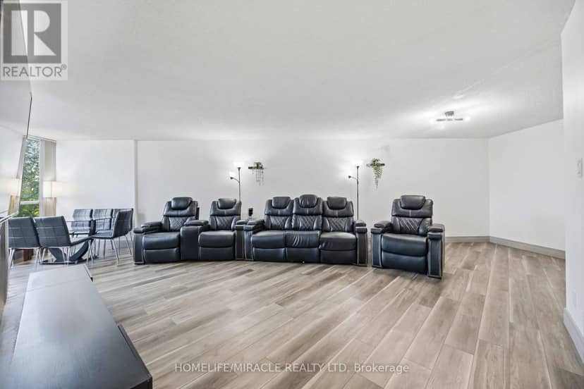 405 - 5 Rowntree Road — photo 14 of 40