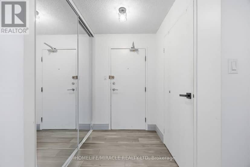 405 - 5 Rowntree Road — photo 10 of 40