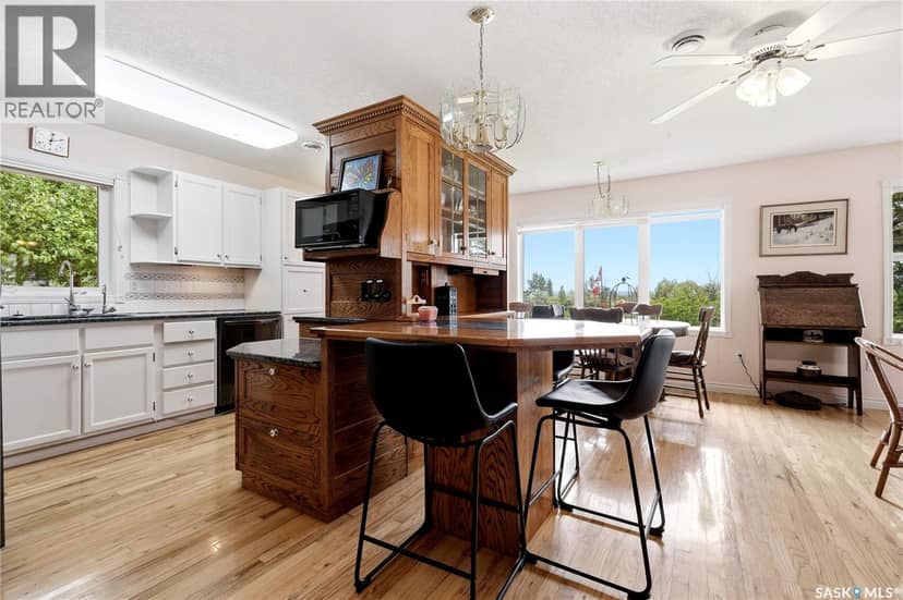21 Pelican STREET W — photo 16 of 40
