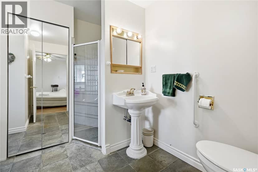 21 Pelican STREET W — photo 26 of 40