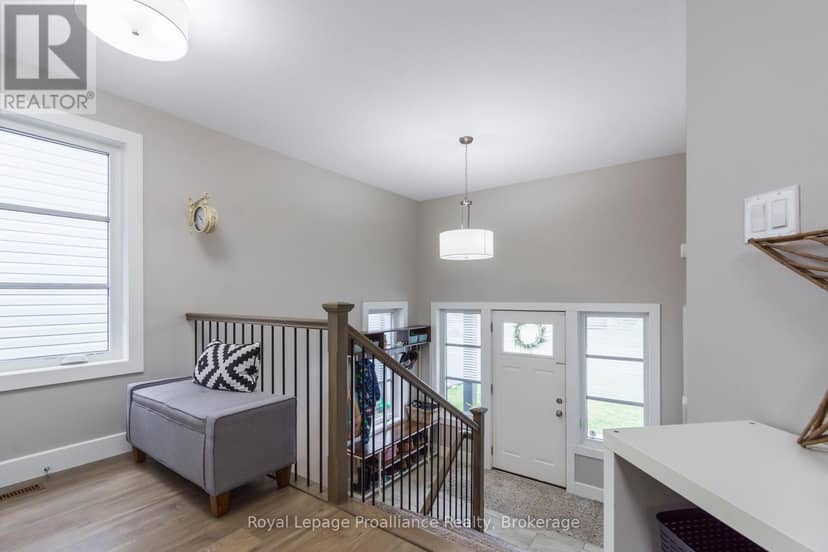 92 Meagan Lane — photo 3 of 30