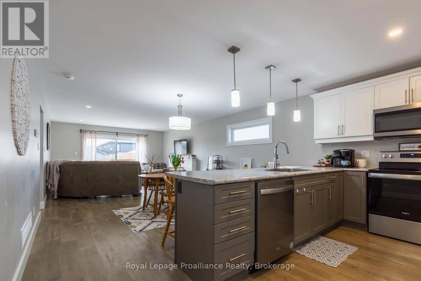 92 Meagan Lane — photo 4 of 30