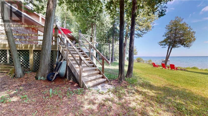 66 Third, Manitowaning, photo 8