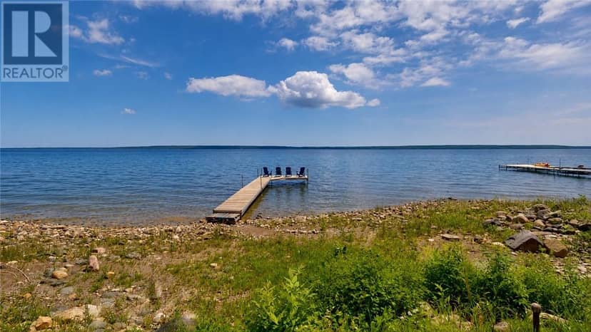 66 Third, Manitowaning, photo 5
